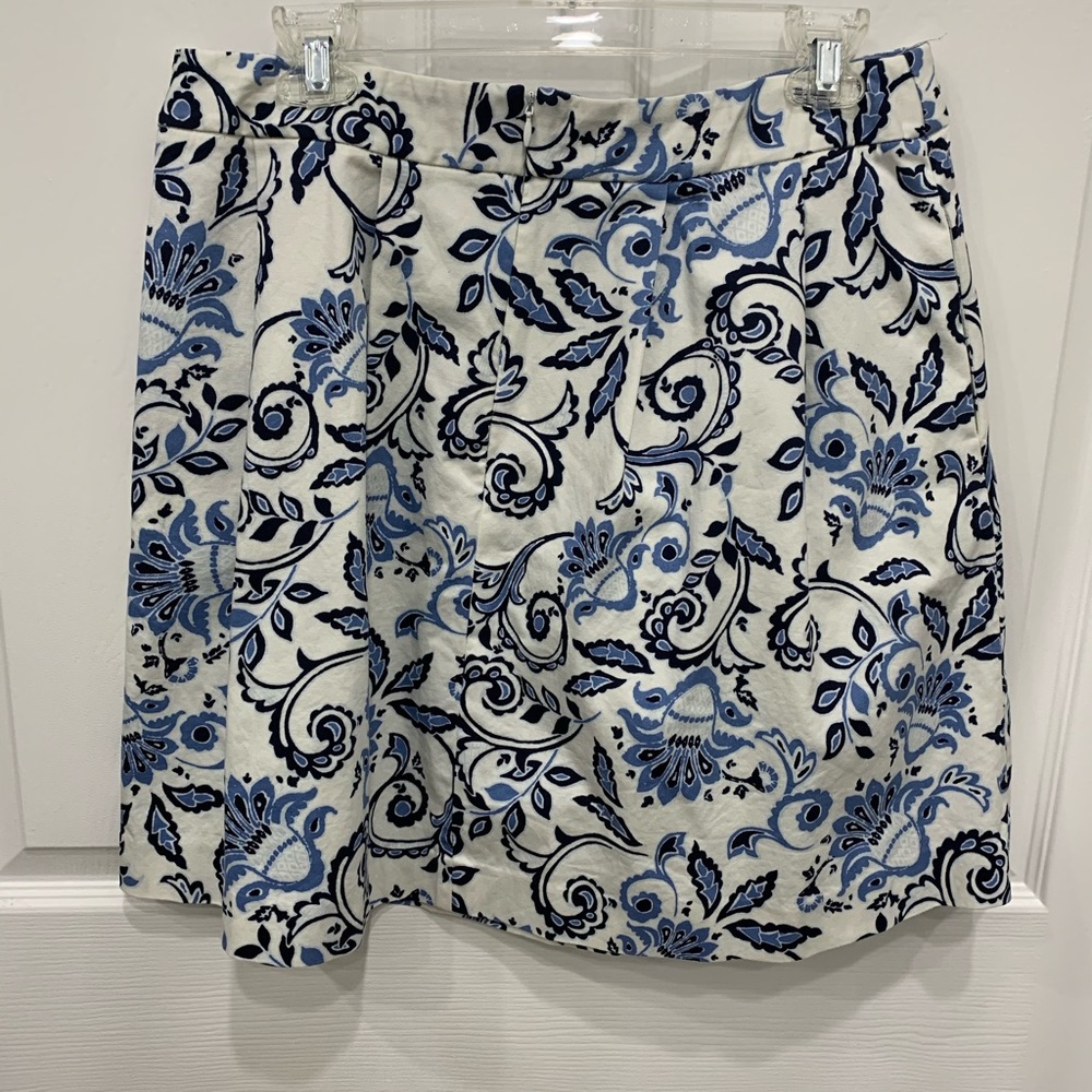 Beautiful pattern skirt - Picture 2 of 4